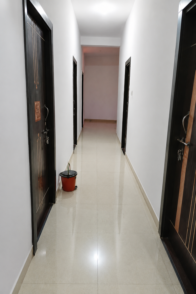 Home 1000095693
